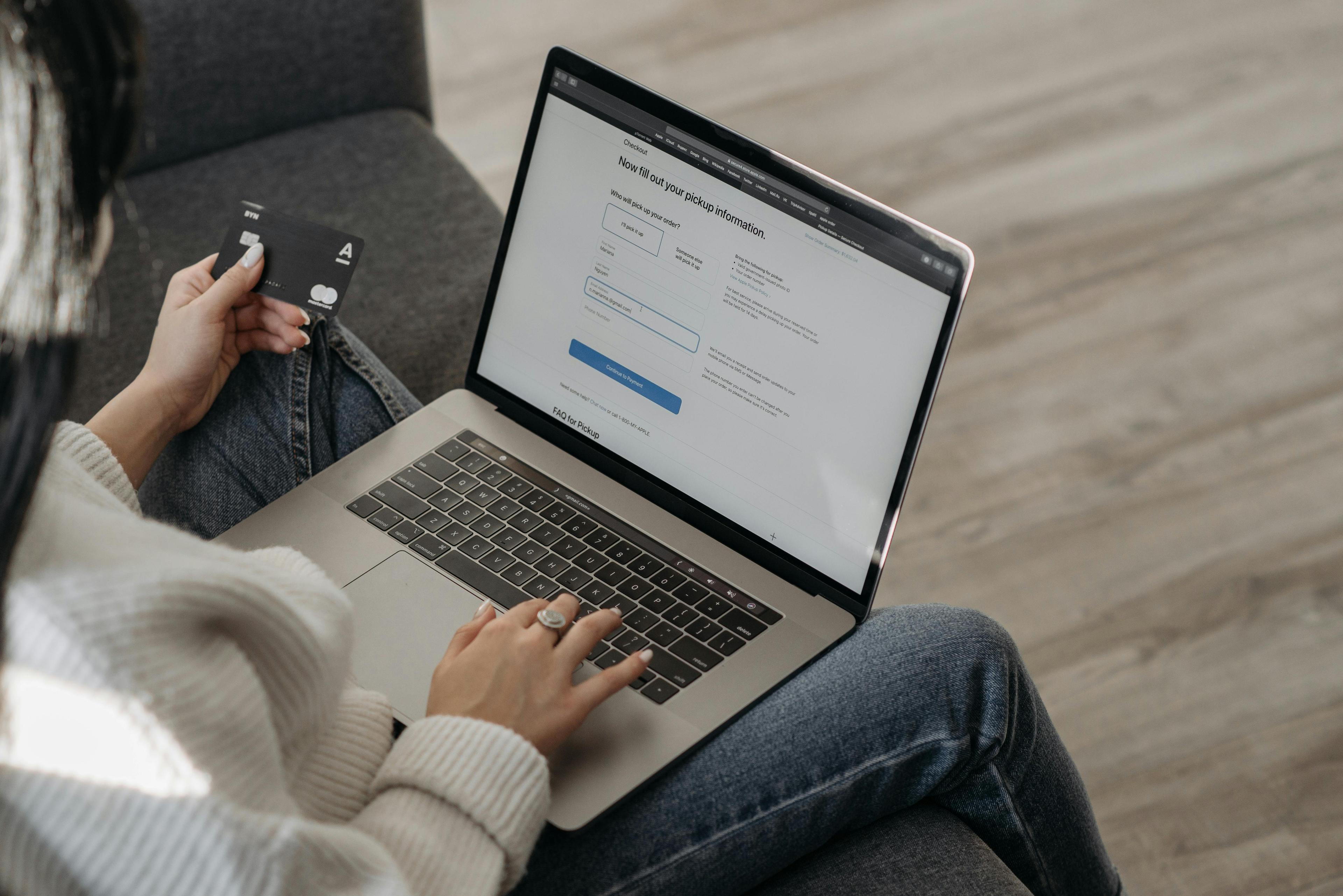 Cover Image for How to Create Recurring Invoices and Get Paid on Autopilot