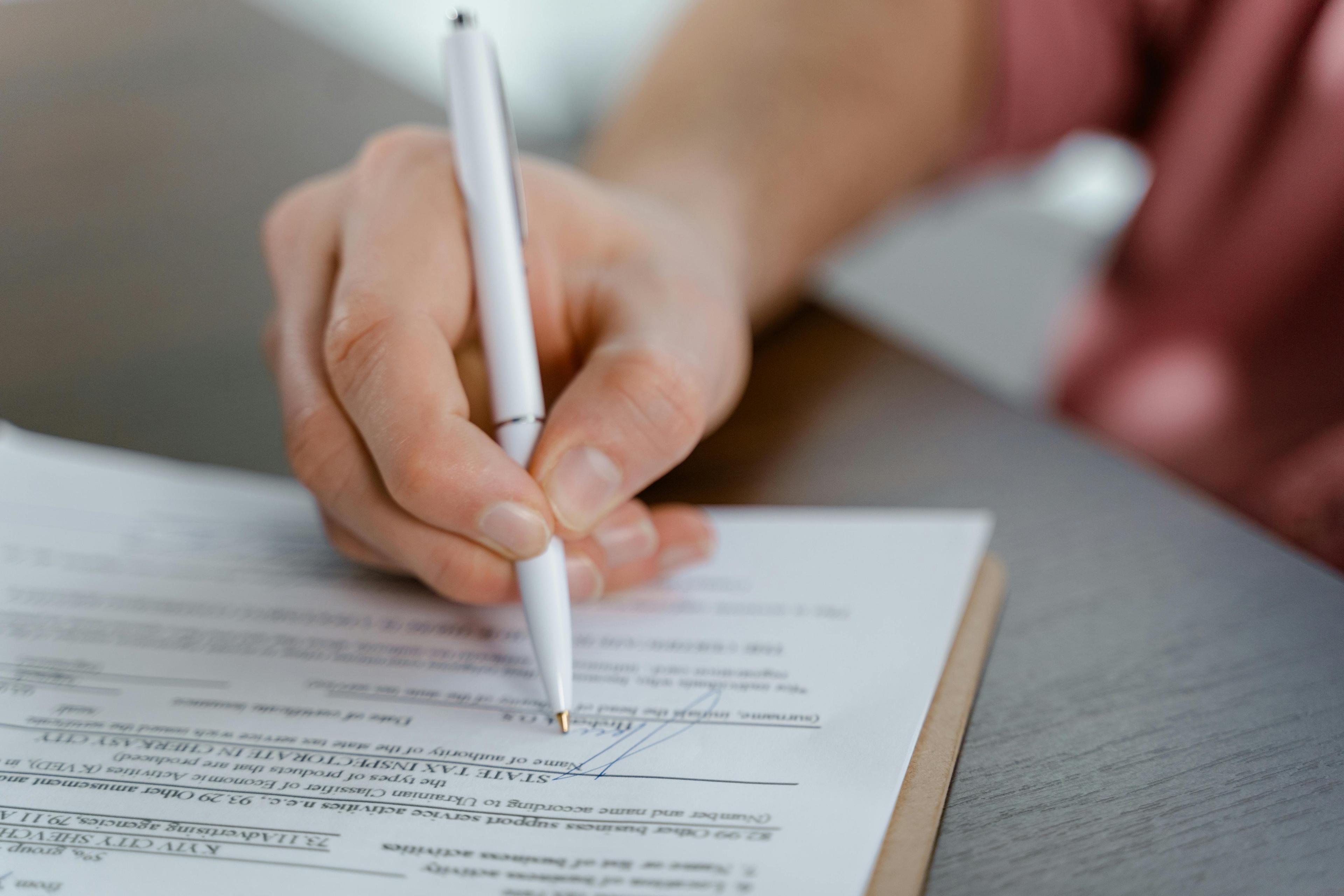 Cover Image for How to Write a Freelance Contract That Protects Your Business